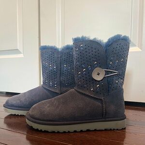 Ugg Tehuano Bailey Button in Navy Blue Size 6